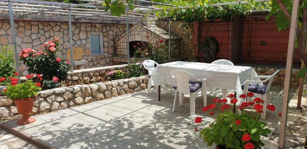 Apartments Roses Dobrinj Εξωτερικό φωτογραφία