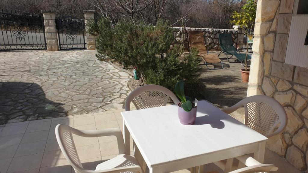 Apartments Roses Dobrinj Εξωτερικό φωτογραφία