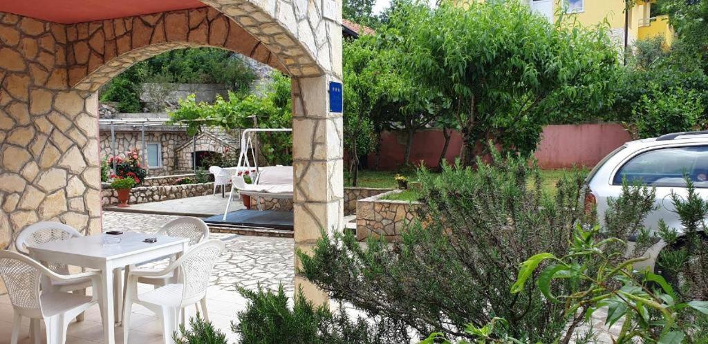 Apartments Roses Dobrinj Εξωτερικό φωτογραφία