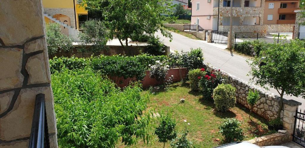 Apartments Roses Dobrinj Εξωτερικό φωτογραφία