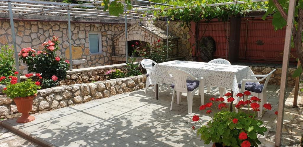 Apartments Roses Dobrinj Εξωτερικό φωτογραφία