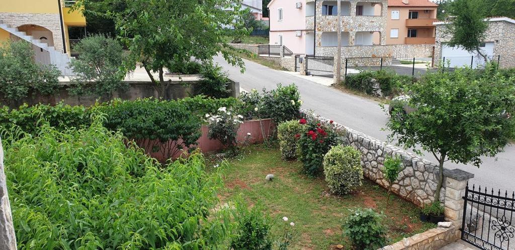Apartments Roses Dobrinj Εξωτερικό φωτογραφία